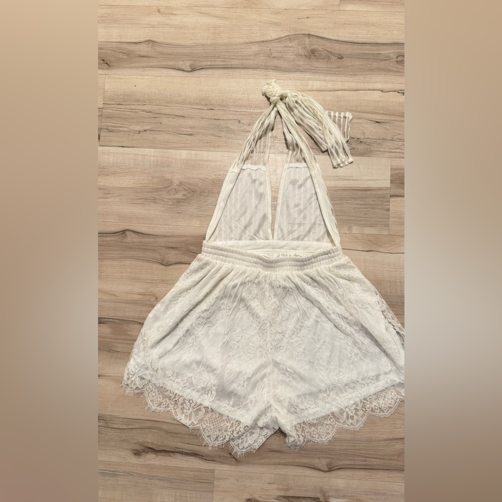 Laced backless romper - Picture 5 of 6